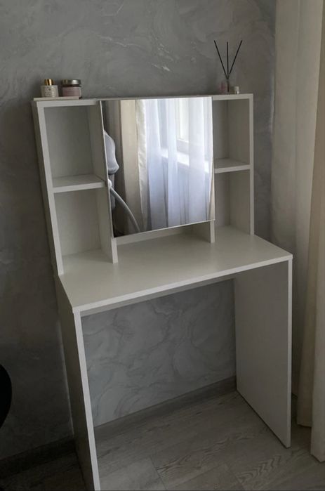 Продается туалетный столик