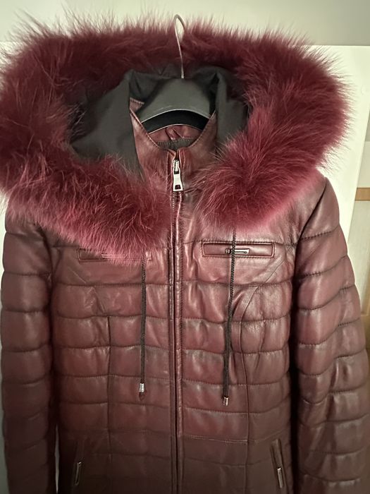 Geacă din piele naturală cu blană naturală marime 40 – vișiniu,