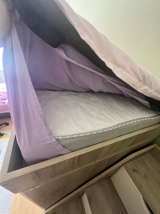 Двутажно легло със бюро гардероб и надстроика леглото е като ново