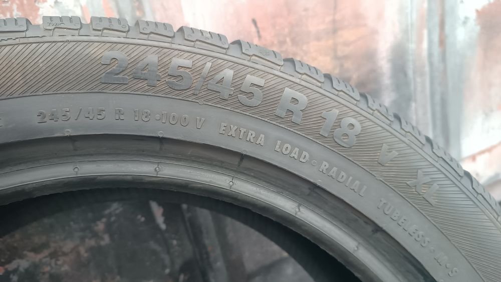 245/45/18 Barum .