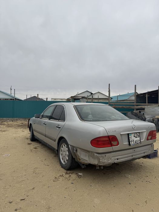 Мерседес Е240, 2000г