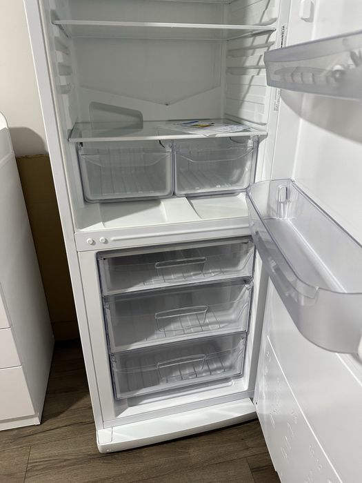 Холодильник-морозильник Indesit ES 18 A