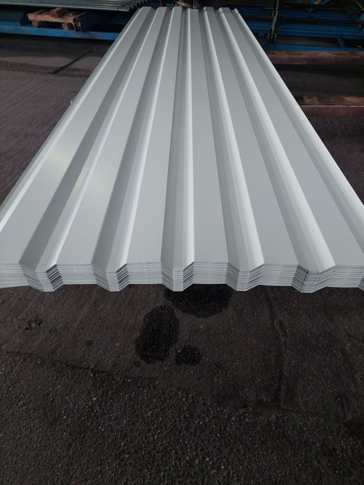 Vând tablă cutată model H35 .