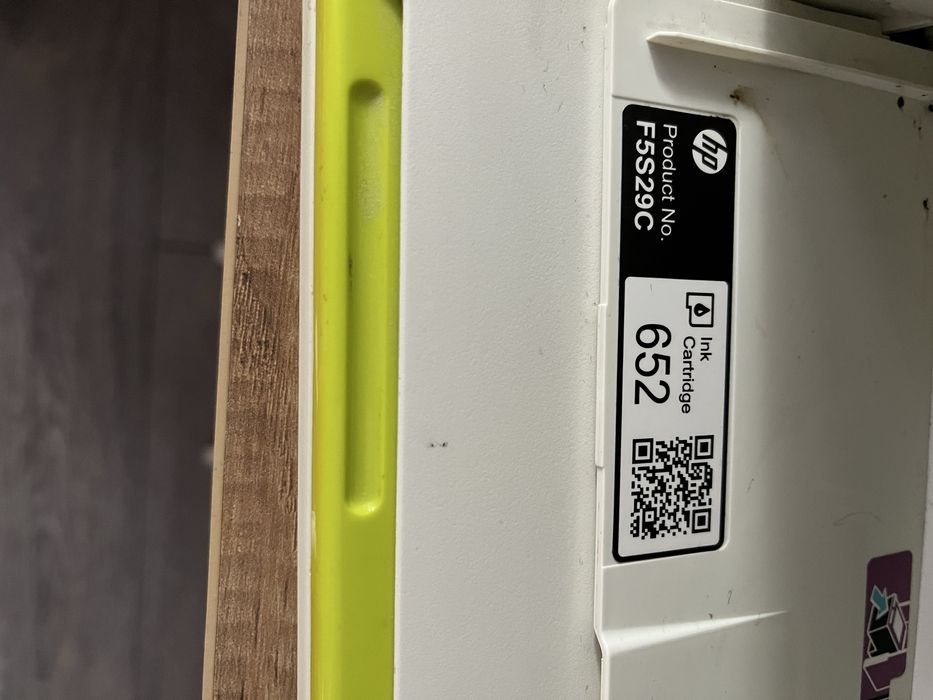 imprimanta de culoare alba