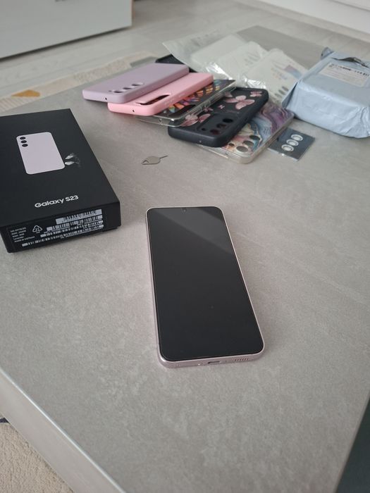 SAMSUNG S23 ca nou,folosit foarte putin  + 9 huse noi si 3 folii de sticla sigilate + protectie camera