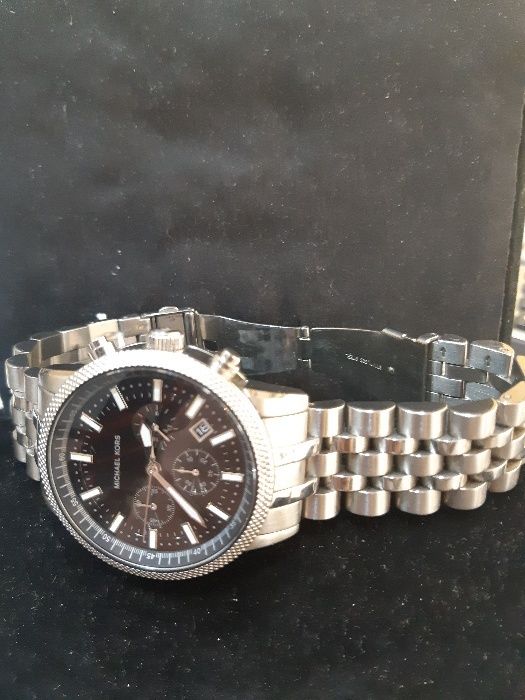 Продавам мъжки часовник Michael Kors