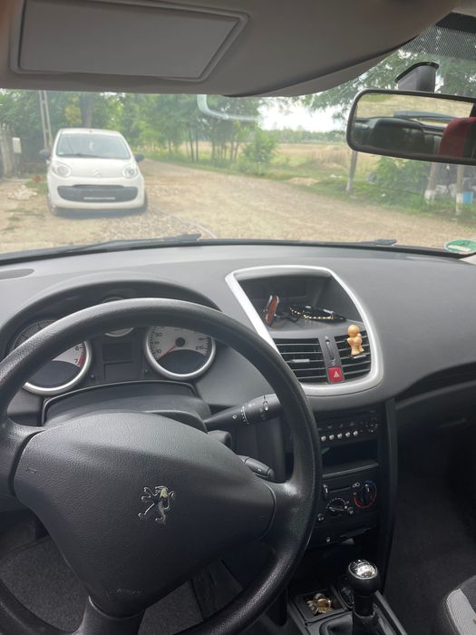 Vând mașina Peugeot 207