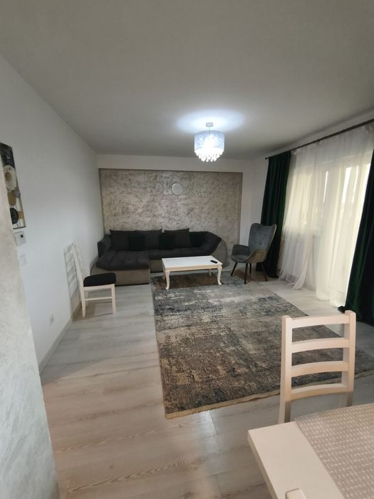 Închiriez apartament