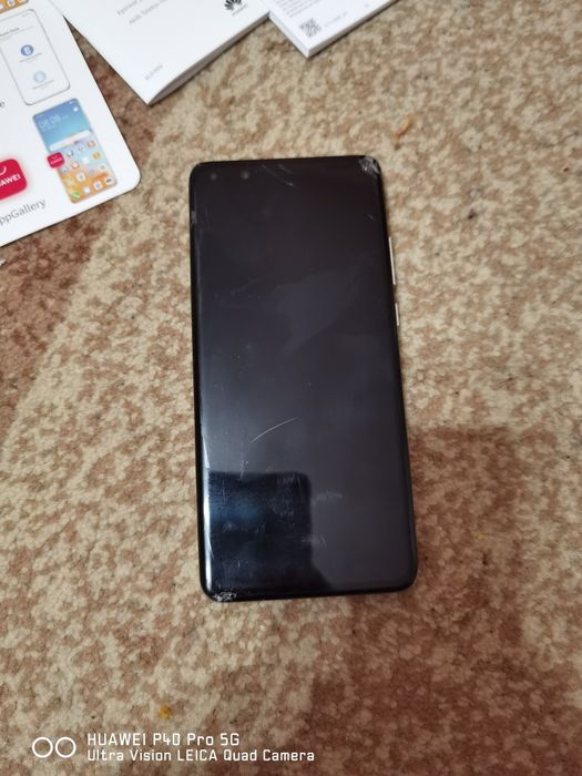 Продавам Huawei P40 Pro със счупен дисплей