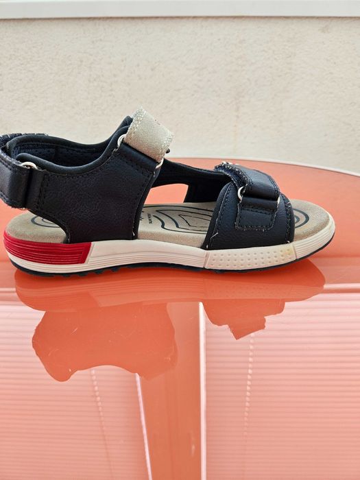 Детски сандали GEOX за момче номер 33. Много запазени.