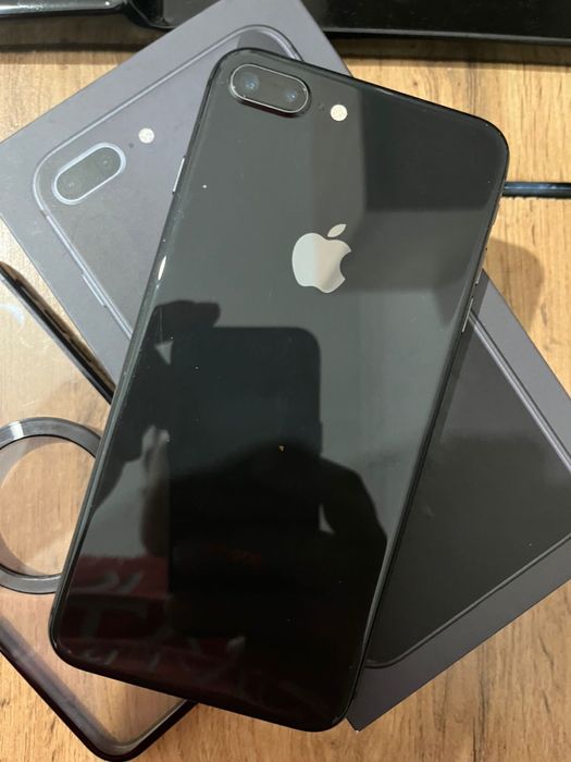 Продам Айфон 8 plus