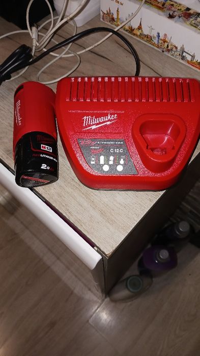Vind jacheta Milwaukee cu incalzire