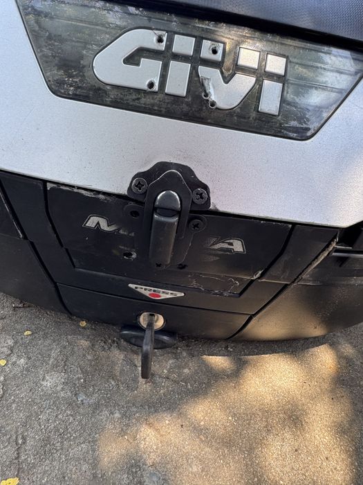 Top case givi cu suport monokey