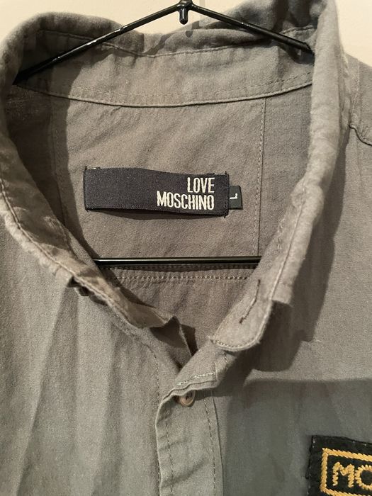 Риза на мосчино.