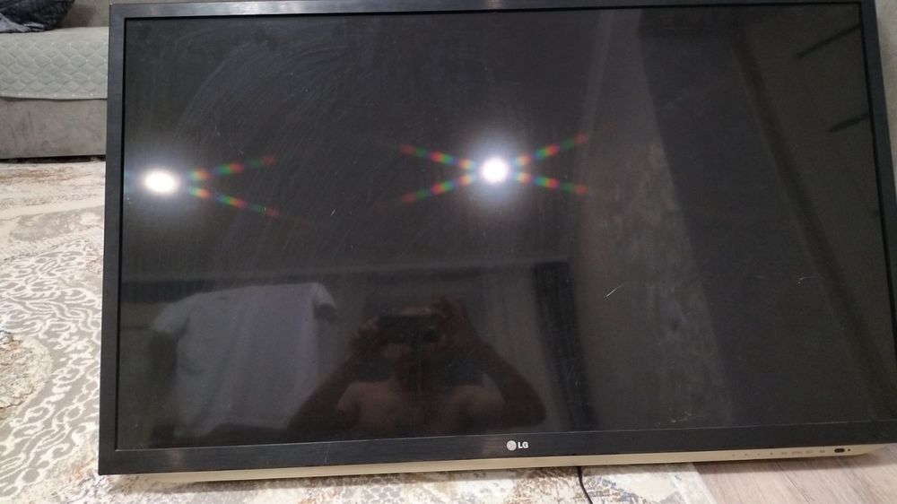 Телевизор LG сломанный