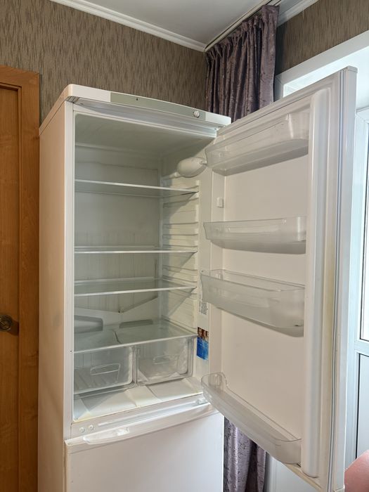 Продам холодильник Indesit