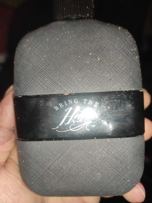 Vând parfumuri originale puțin incepute