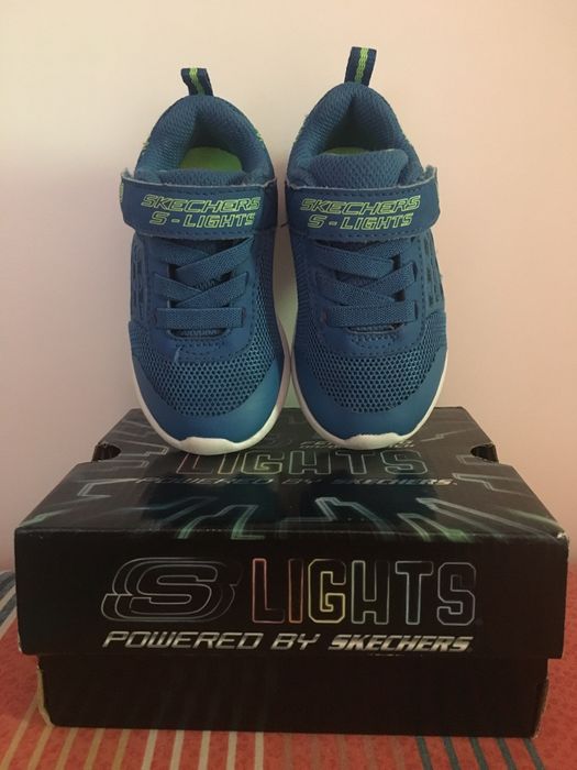 Pantofi copii Skechers nr 22 cu lumini