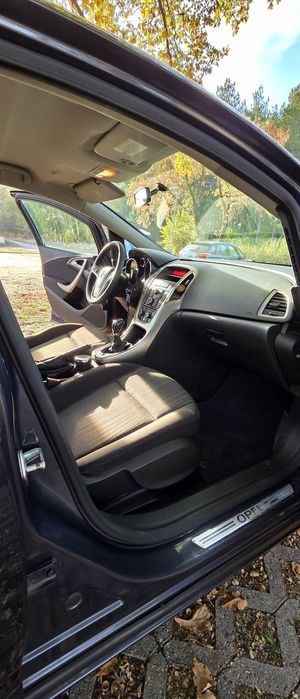 Opel Astra J вградена стойка за велосипеди