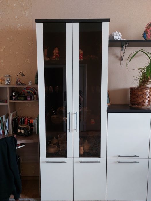 Шкаф для посуды.