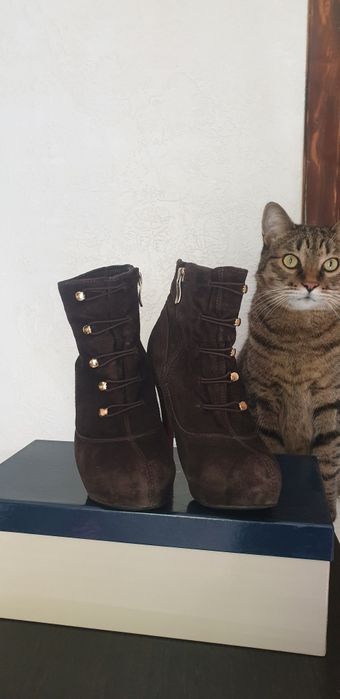 Полу сапожки , замша, кожа внутри