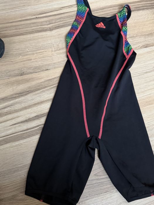 Оригинален професионален Баски костюм Adidas 11-12 г !