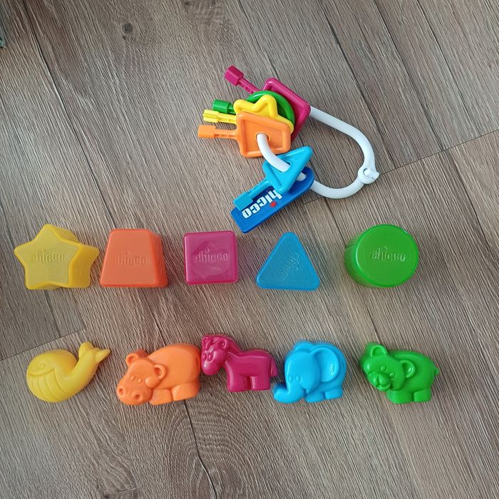 Играчка Chicco къщичка с животни и форми