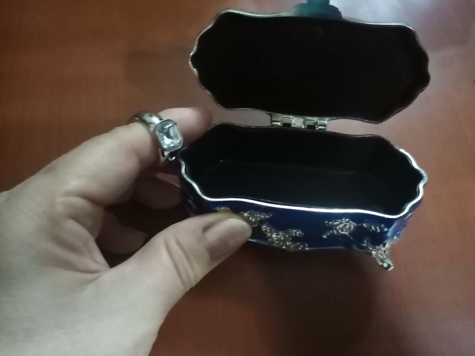 Железная шкатулка для ювелирных  изделий