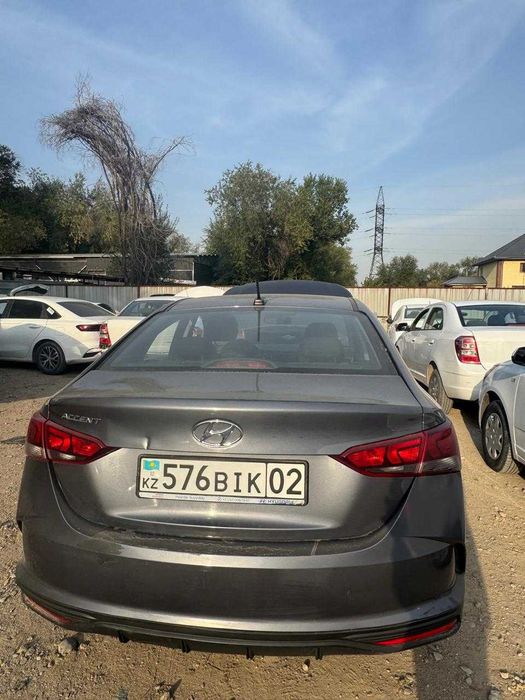 Автопаркте экономнан бизнес-классқа дейінгі барлығы дайын көліктер