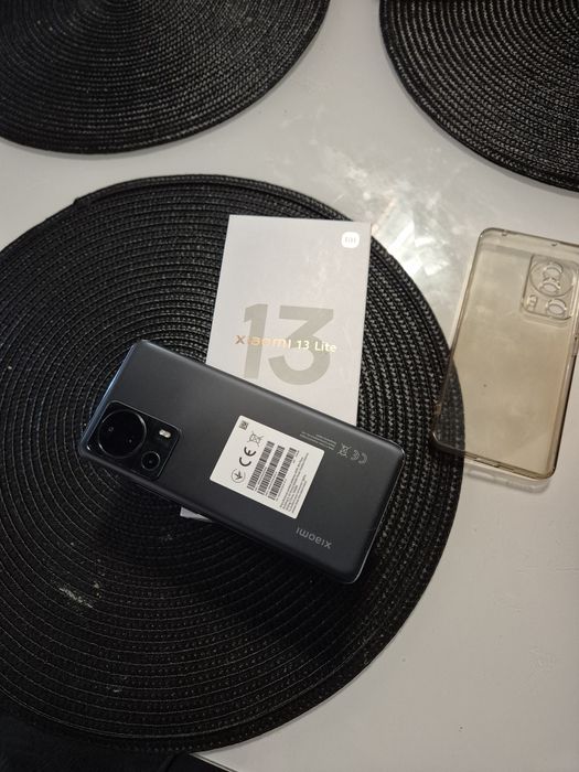 Продавам Xiaomi 13 lite 256GB