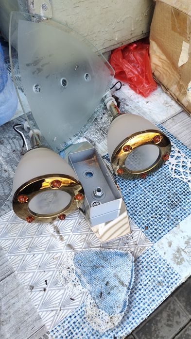 Продам  люстры разные