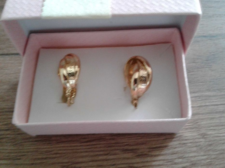 Подарки для женщин на 8 Марта