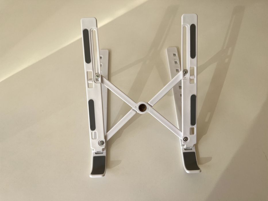 Стойки за таблет лаптоп - няколко вида