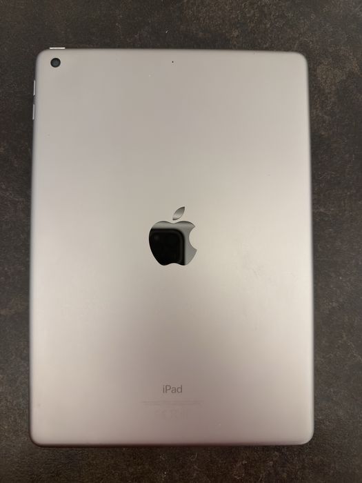 Ipad 5 th generation A1823 ideal pentru copii  / baterie 2,3 zile