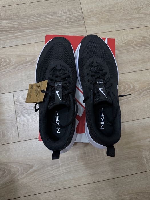 Продам мужские кроссовки Nike
