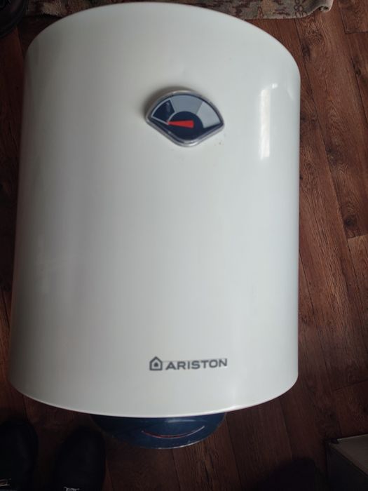 Продам бойлер Аристон