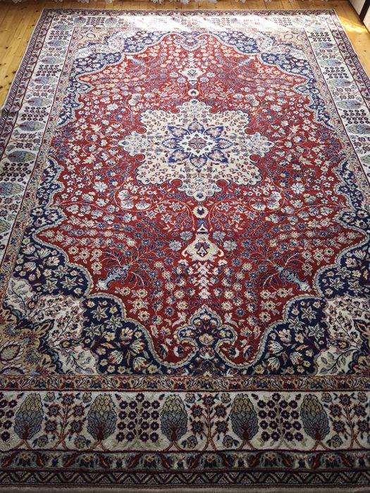 Големи красиви килими