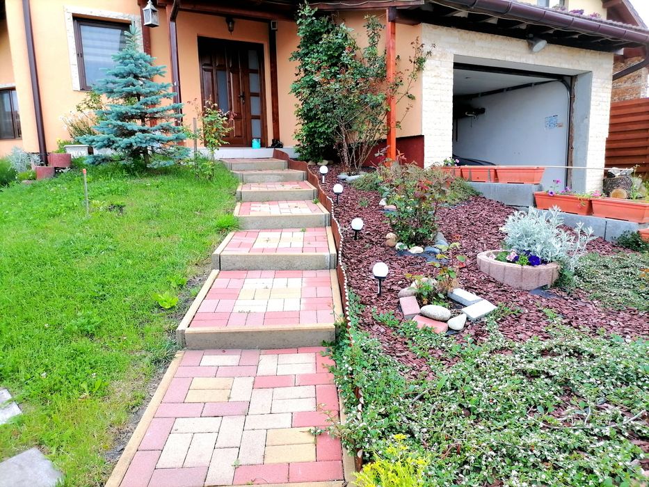 Casa individuala 5 camere, 3 bai, garaj, si beci Chinteni