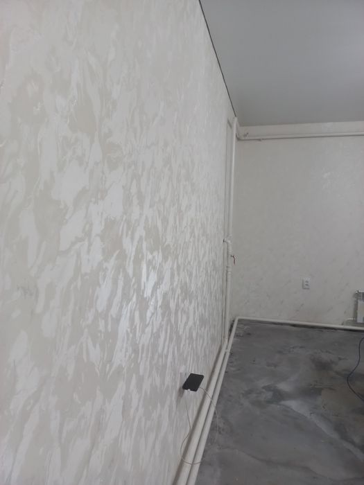 Поклейка обоев .