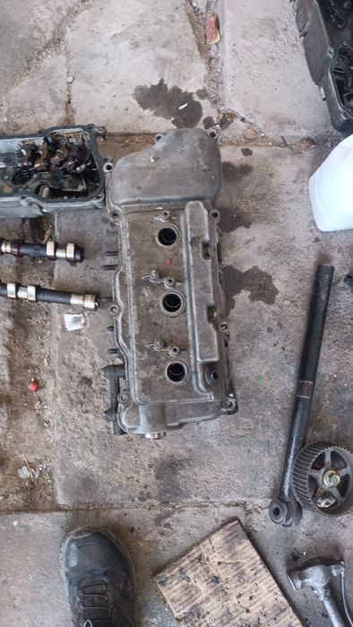 Головка от двигателя тойота