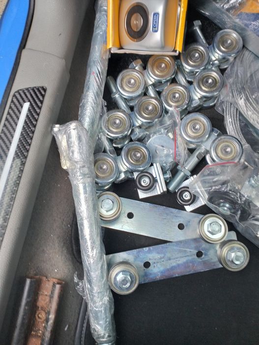 Feronerie pentru porți metalice