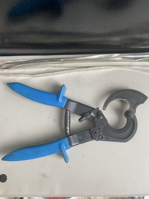 Инструмент  каблерез