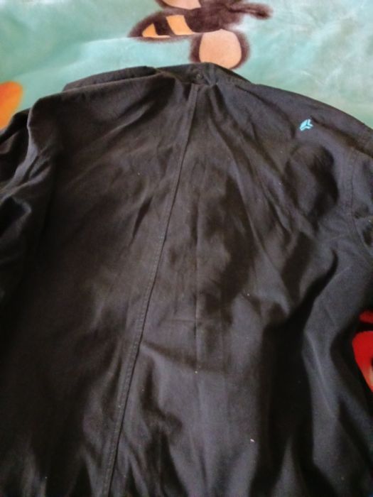 Продавам пончо и черно яке PUMA