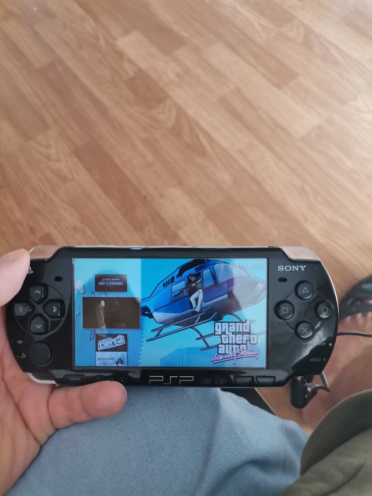 Игра Psp 2004 черна