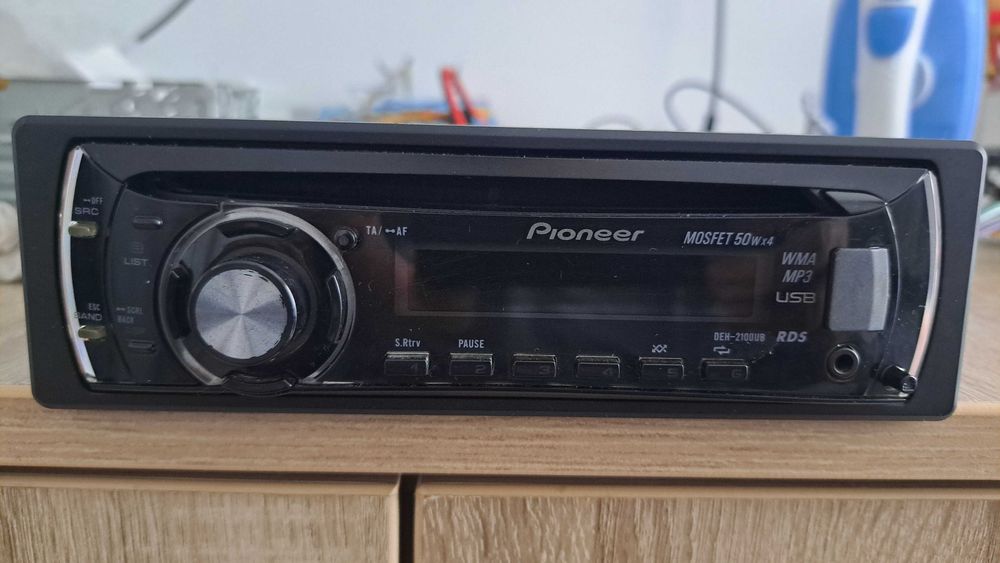 Casetofon auto Pioneer cu USB