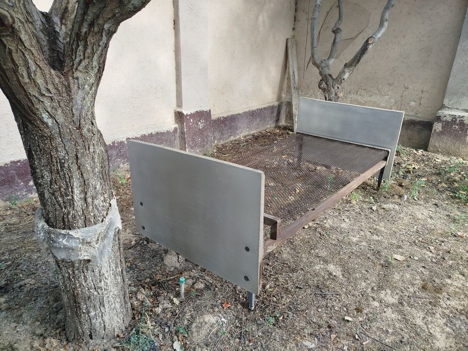 Железный кровать