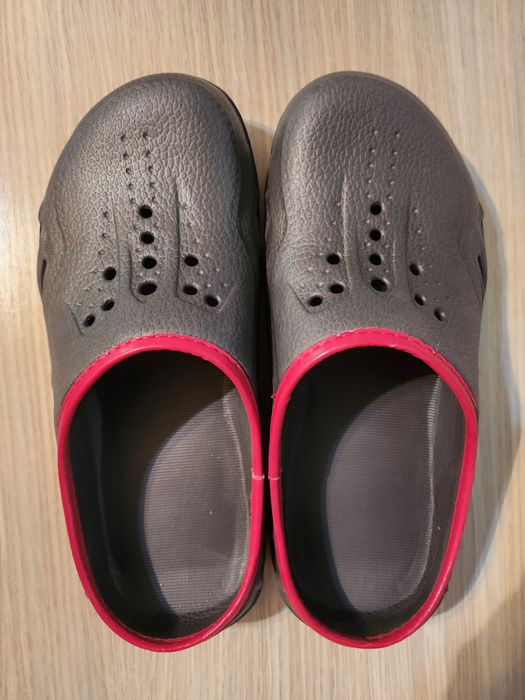 Papuci de cauciuc petru Ștrand