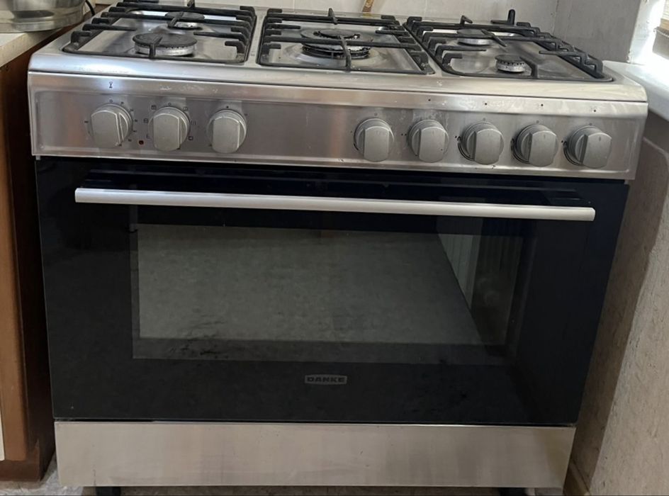 Продается 5-конфорочная плита