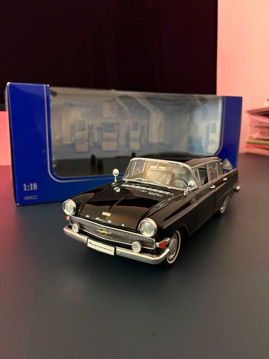 macheta Opel Kapitan 1:18 Revell