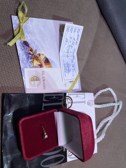 Златен пръстен с диамант